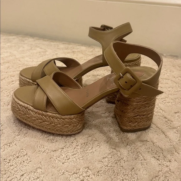 Christian Louboutin
70mm Calakala Leather Crisscross Espadrille Sandals 6.5 - Picture 7 of 8